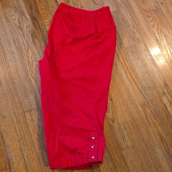 Peter Nygard Red Capris 22 - Picture 3 of 4